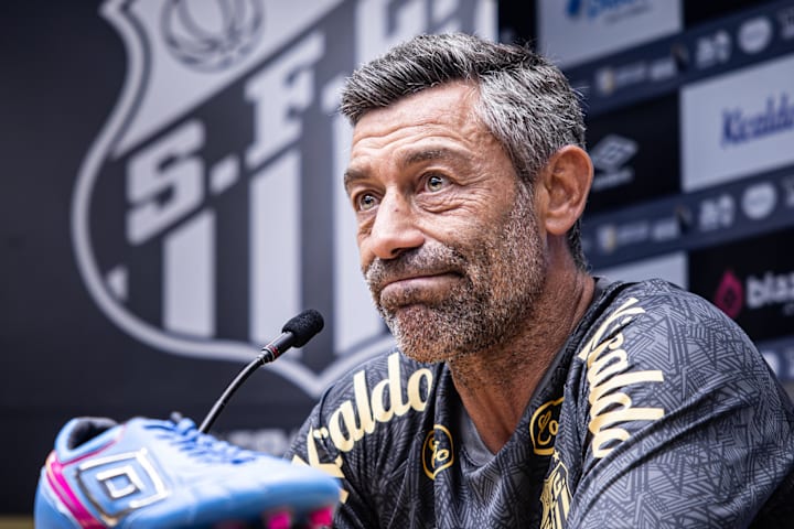 Pedro Caixinha, técnico do Santos