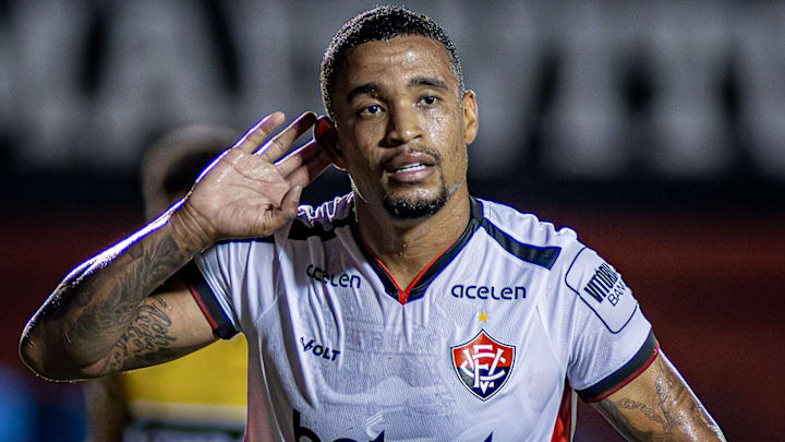 Alerrandro, camisa 9 do Vitória em 2024