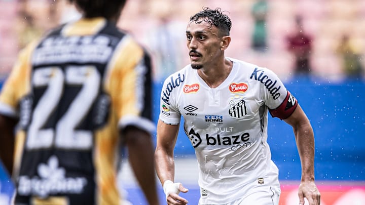 Diego Pituca, capitão do Santos em 2024