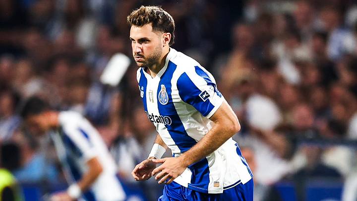 Santiago Giménez, en su debut con el Porto Santiago Giménez, en su debut con el Porto