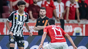 Fora dos últimos jogos, 'Robinho Jr negocia renovação de contrato com o Peixe