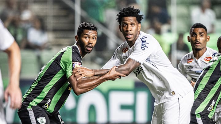 Gil, zagueiro do Santos em 2024