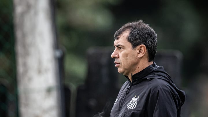 Fabio Carille, técnico do santos, em treino no CT Rei Pelé em 30/06/24