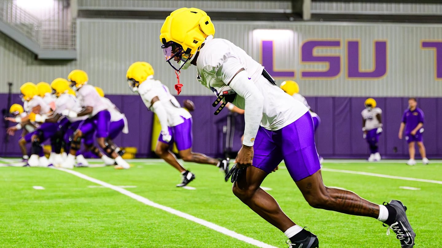 College Teams Intensify Full-Pad Football Practices