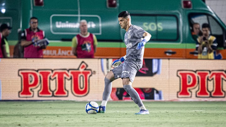 Gabriel Brazão, goleiro do Santos em 2024