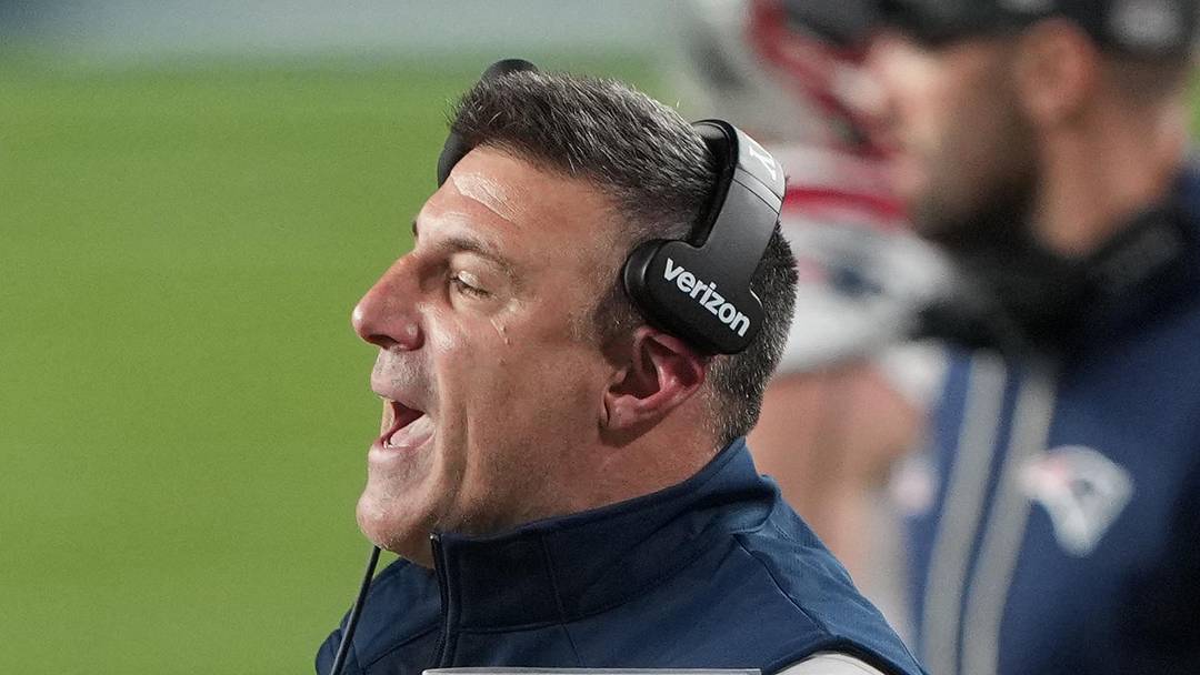 New England Patriots head coach Mike Vrabel New England Patriots head coach Mike Vrabel
