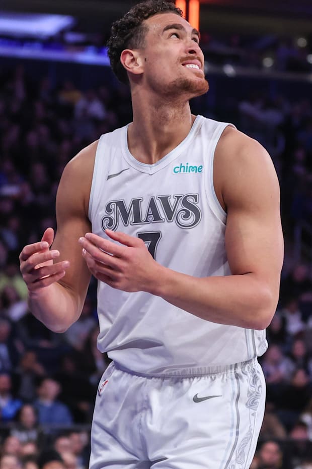 Dallas Mavericks center Dwight Powell