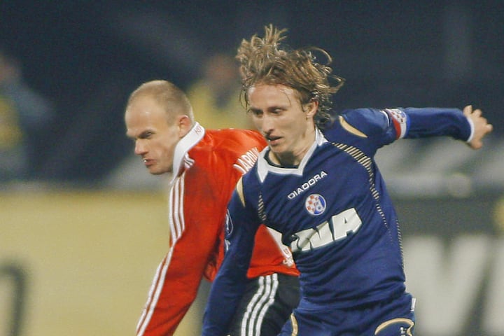 Jarolim David of Hamburger SV (L) vies w