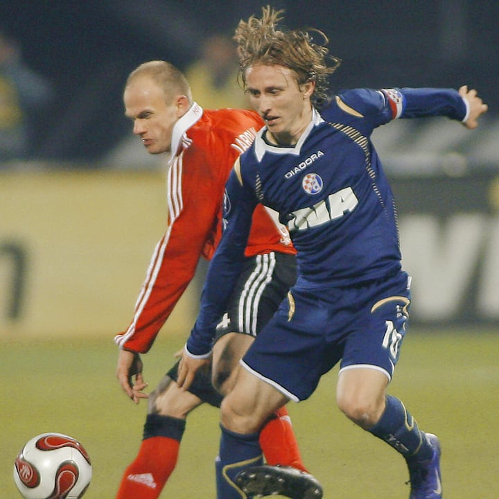 Jarolim David of Hamburger SV (L) vies w