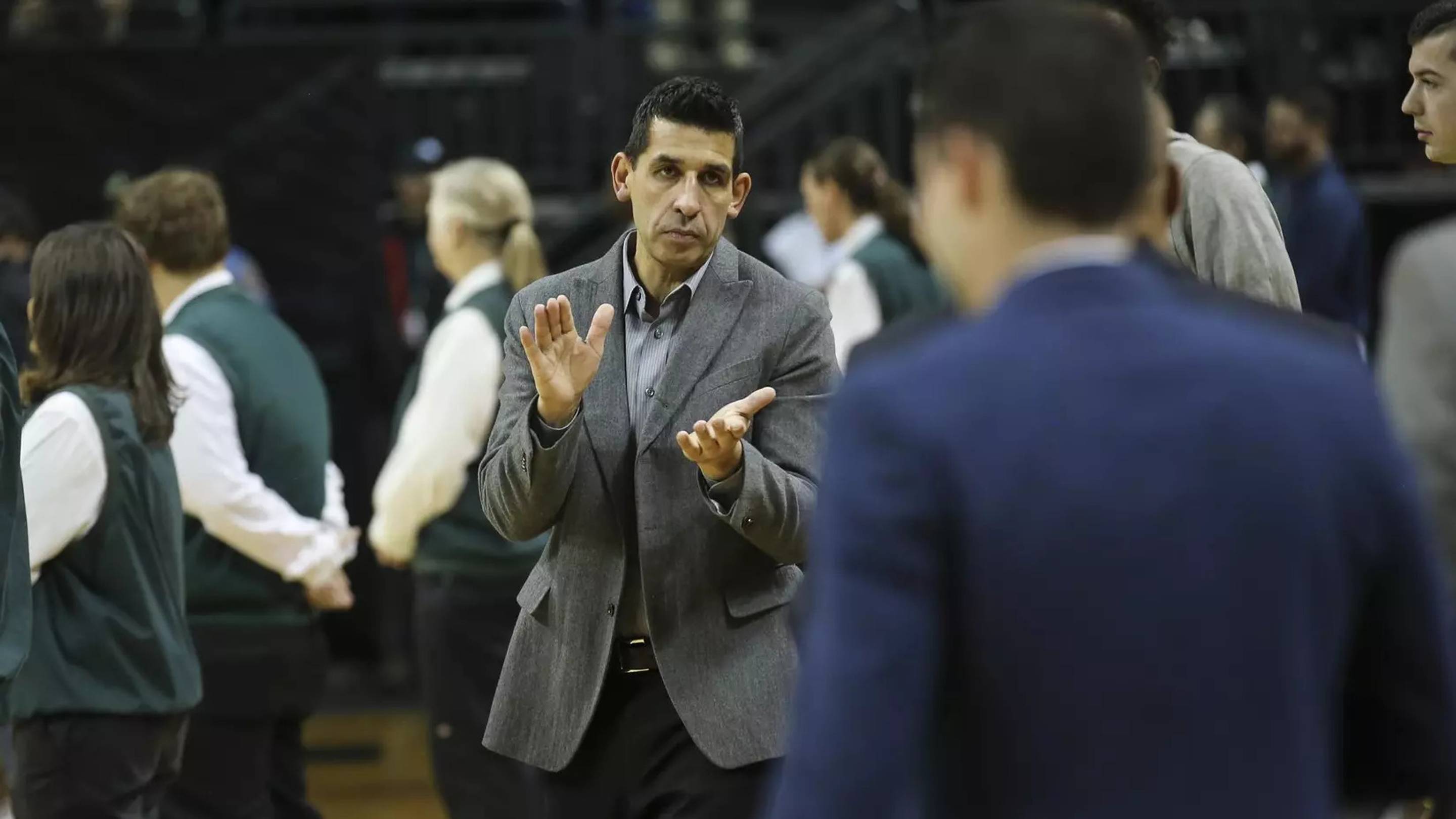 Sprinkle Hires Assistant, Completes UW Basketball Staff