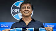 Gustavo Quinteros recebeu elogios pelos primeiros dias de trabalho no Grêmio