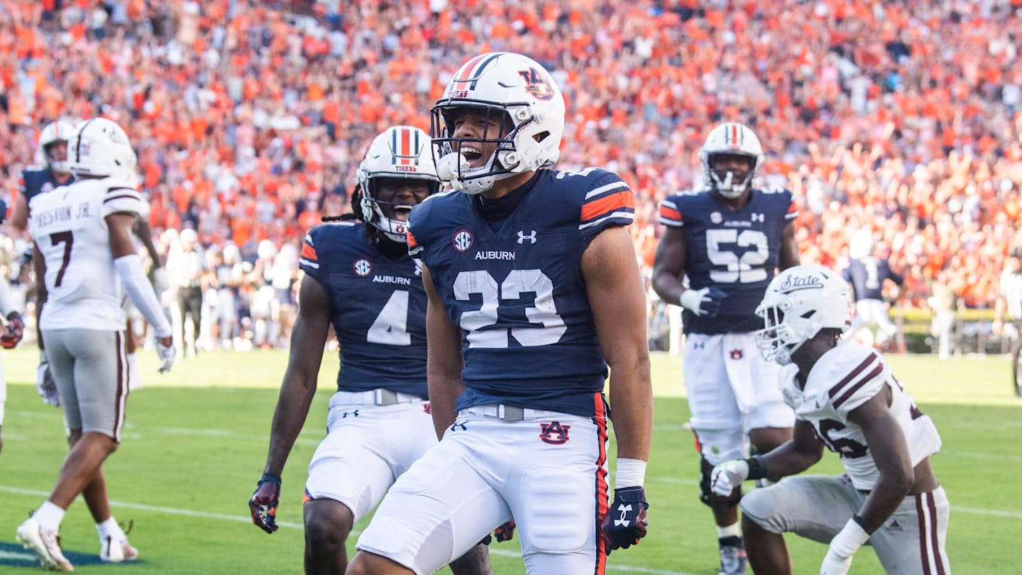 Auburn Names Jackson Arnold Starting Quarterback