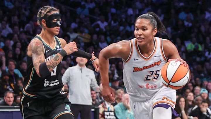 The Mercury kept a healthy lead over the Liberty in Game 2 of the playoffs. The Mercury kept a healthy lead over the Liberty in Game 2 of the playoffs.