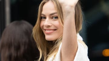 Chanel : Outside Arrivals - Paris Fashion Week - Haute Couture Spring/Summer 2022