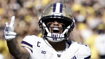 Washington Huskies wide receiver Denzel Boston (12).