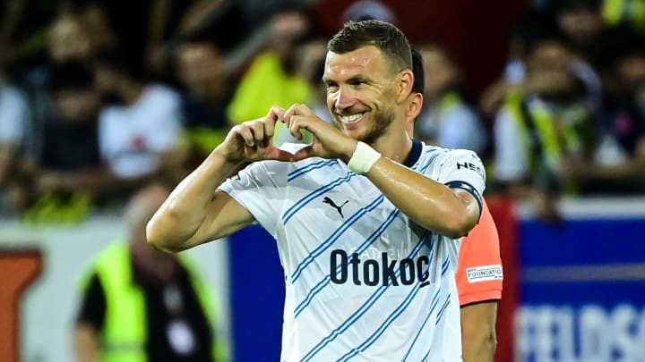 Dzeko está com 38 anos de idade