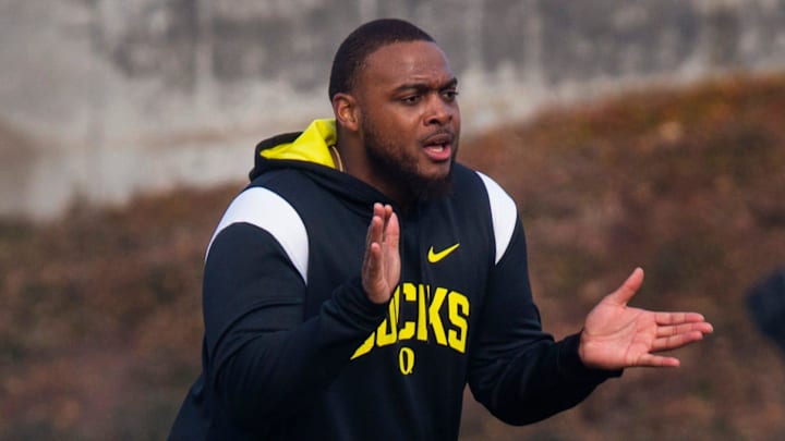 New offensive line coach A'lique Terry, center, runs a drill during the first practice of spring for Oregon football Thursday March 16, 2023.
Eug 031623 Uo Spring Fb 14 New offensive line coach A'lique Terry, center, runs a drill during the first practice of spring for Oregon football Thursday March 16, 2023.
Eug 031623 Uo Spring Fb 14
