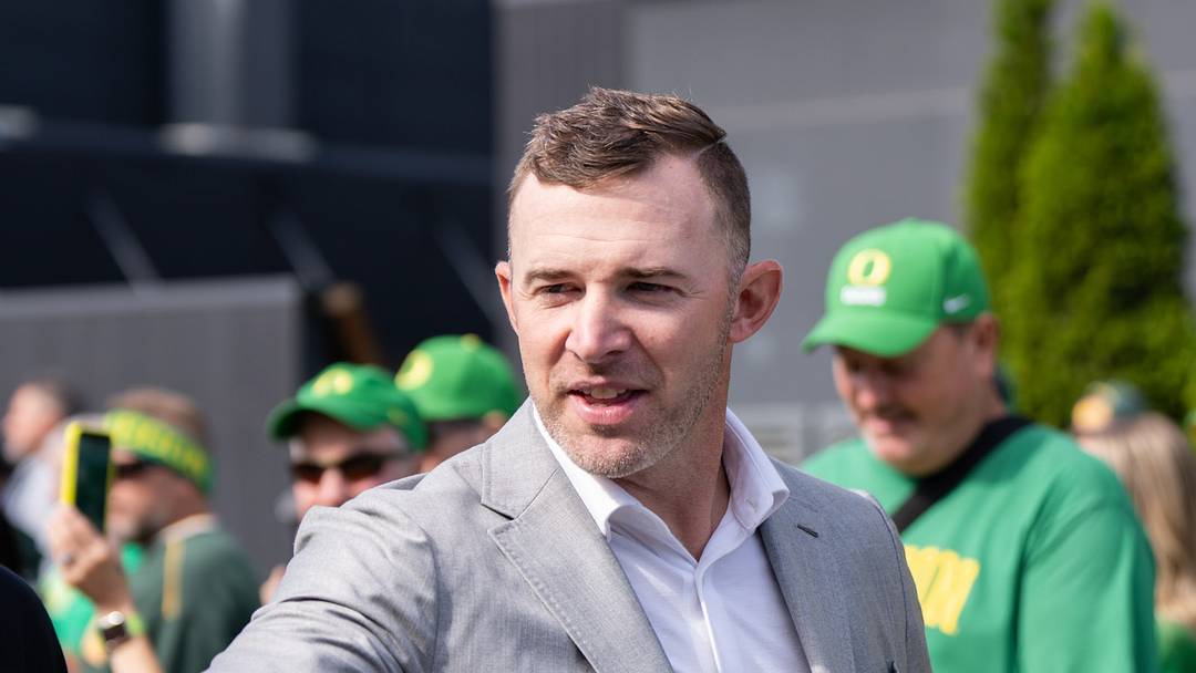 Oregon Ducks offensive coordinator Drew Mehringer Oregon Ducks offensive coordinator Drew Mehringer