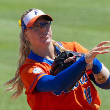 Florida infielder Mia Williams (11) fields against Georgia during a NCAA super regionals softball game at Katie Seashole Pressly Stadium in Gainesville, FL on Saturday, May 24, 2025. [Alan Youngblood/Gainesville Sun]