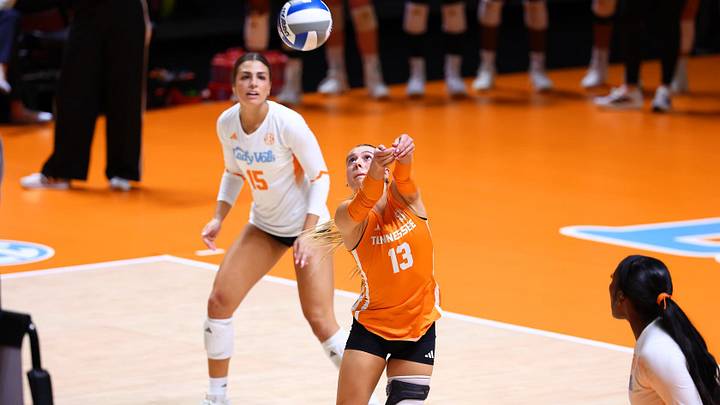 Tennessee swept Illinois at home in front of a record-breaking crowd. Tennessee swept Illinois at home in front of a record-breaking crowd.