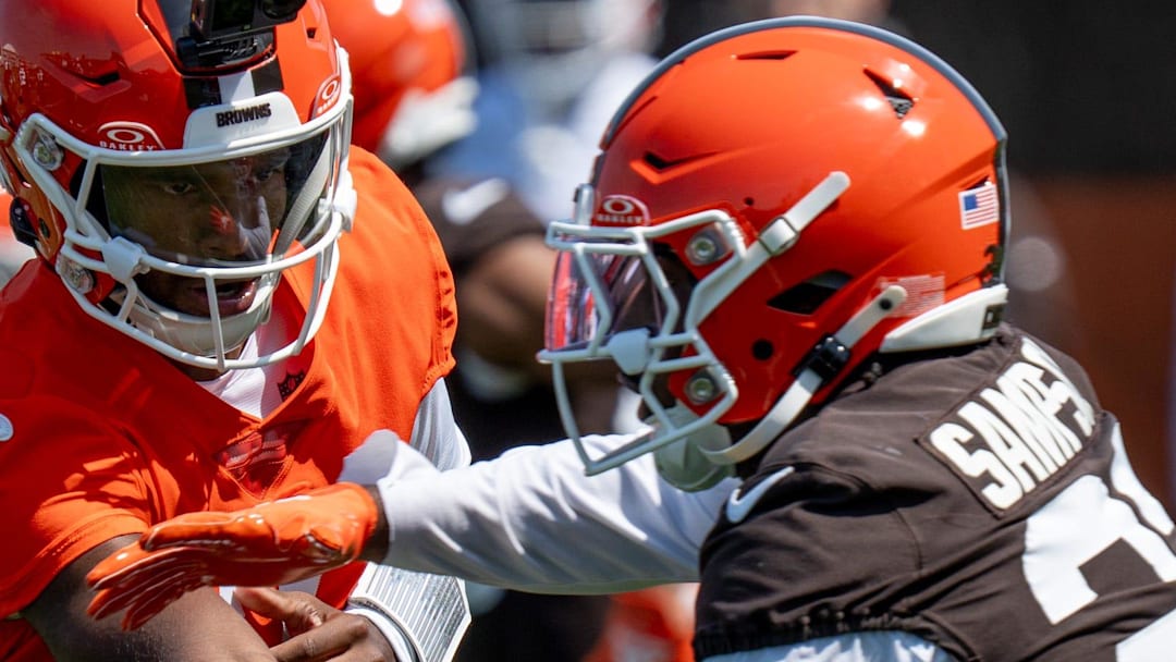 Shedeur Sanders hands the ball to Dylan Sampson during a 7 on 7 at the Browns mini camp in Berea on April 21, 2026.