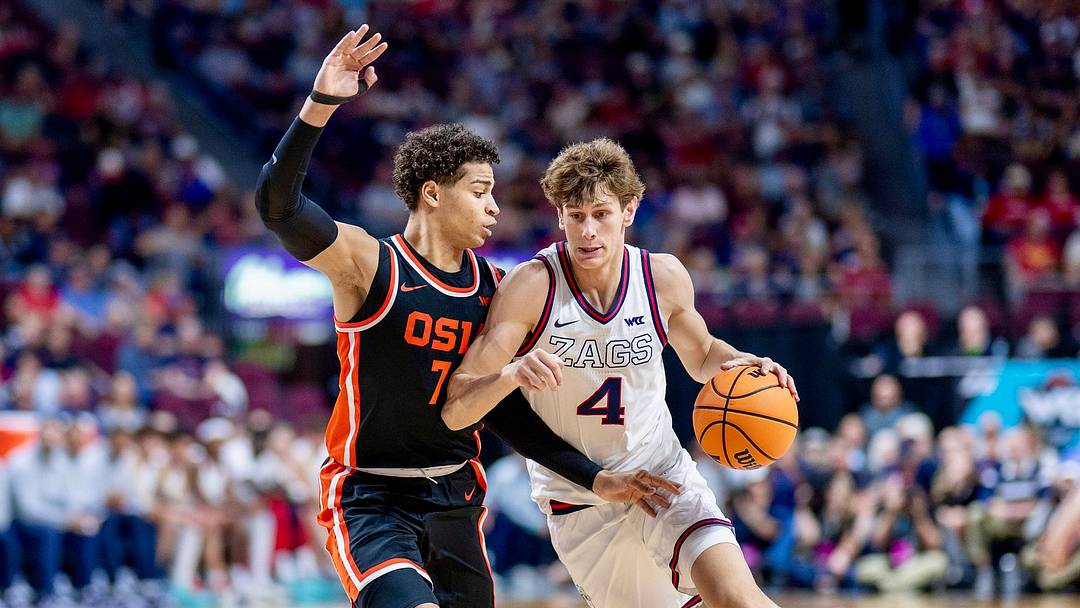 Gonzaga Bulldogs guard Davis Fogle (4).