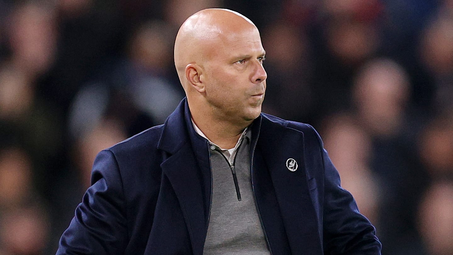 Liverpool Suffers Fourth Consecutive Defeat, Fans Criticize Manager Arne Slot's Youth-Focused Selection