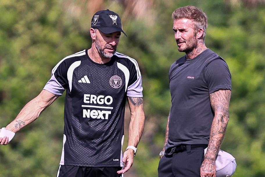 David Beckham speaks with Kily González