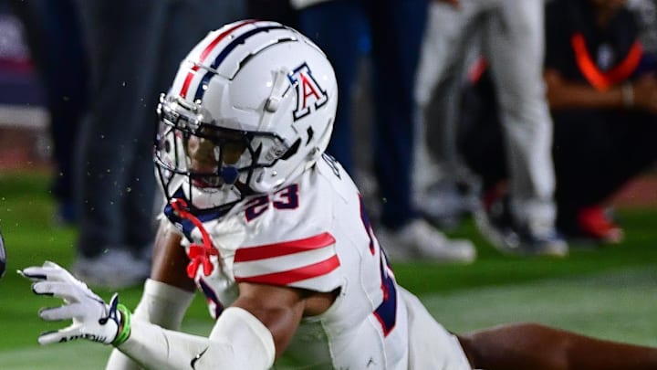 Oct 7, 2023; Los Angeles, California, USA; Southern California Trojans quarterback Caleb Williams (13) scores on the two point conversion during the third overtime ahead of Arizona Wildcats cornerback Tacario Davis (23) at Los Angeles Memorial Coliseum