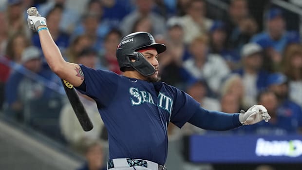 Mariners first baseman Josh Naylor (12) hits a RBI single in the first inning of Game 7 of the ALCS against the Blue Jays.