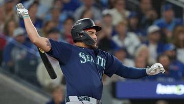 Mariners Aim to Re-sign Star First Baseman Naylor