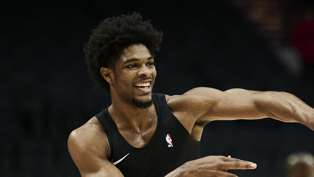 Feb 6, 2025; Portland, Oregon, USA; Portland Trail Blazers guard Scoot Henderson (00) warms ups before a game against the Sacramento Kings at Moda Center. Mandatory Credit: Troy Wayrynen-Imagn Images Feb 6, 2025; Portland, Oregon, USA; Portland Trail Blazers guard Scoot Henderson (00) warms ups before a game against the Sacramento Kings at Moda Center. Mandatory Credit: Troy Wayrynen-Imagn Images