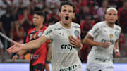 Raphael Veiga retornou ao clube onde foi campeão e balançou a rede na Arena da Baixada