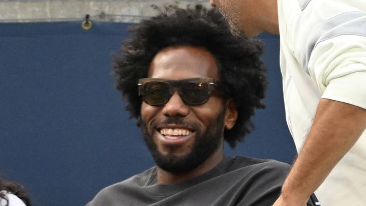 Aug 11, 2026; Toronto, Ontario, Canada;  Los Angeles Clippers forward Kawhi Leonard (center) and his partner Kishele Shipley enjoy a light moment with a fan as they watch Naomi Osaka (JPN) play Elena Rybakina (KAZ) during quarter final play at Sobeys Stadium. Mandatory Credit: Dan Hamilton-Imagn Images