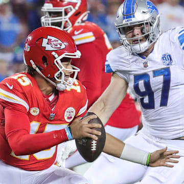 Lions defensive end Aidan Hutchinson looks to tackle Chiefs quarterback Patrick Mahomes.