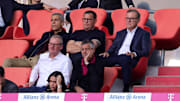 Momentan scheint die Führungsriege um Max Eberl (Mitte), an einem Strang zu ziehen. Aber wie lange noch?