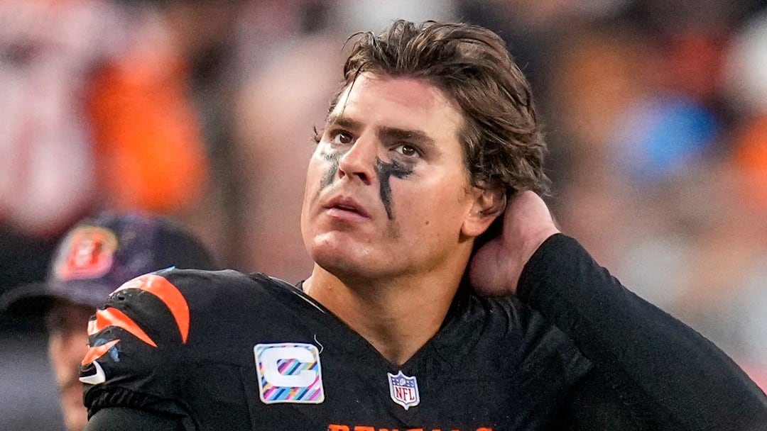 Cincinnati Bengals defensive end Trey Hendrickson (91) watches a replay as the Detroit Lions Cincinnati Bengals defensive end Trey Hendrickson (91) watches a replay as the Detroit Lions