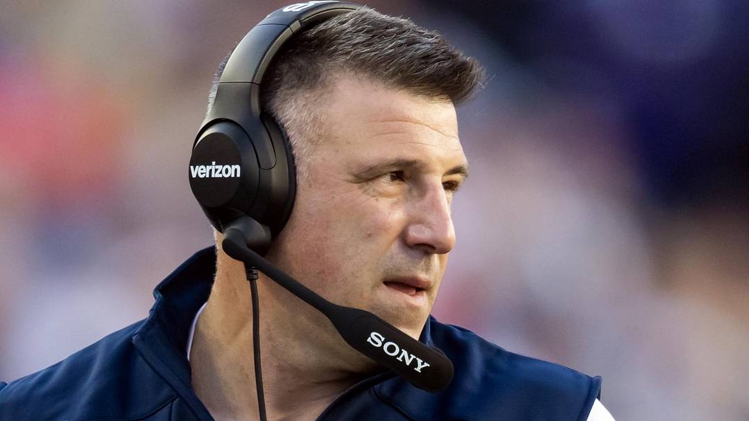 New England Patriots head coach Mike Vrabel New England Patriots head coach Mike Vrabel