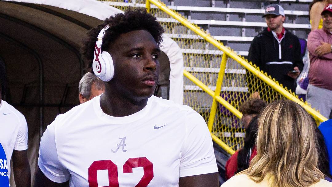 Nov 9, 2024; Baton Rouge, Louisiana, USA; Alabama Crimson Tide defensive lineman Jeremiah Beaman (92) walks out of the locker room to warm up before the game against the LSU Tigers at Tiger Stadium. Mandatory Credit: Stephen Lew-Imagn Images Nov 9, 2024; Baton Rouge, Louisiana, USA; Alabama Crimson Tide defensive lineman Jeremiah Beaman (92) walks out of the locker room to warm up before the game against the LSU Tigers at Tiger Stadium. Mandatory Credit: Stephen Lew-Imagn Images