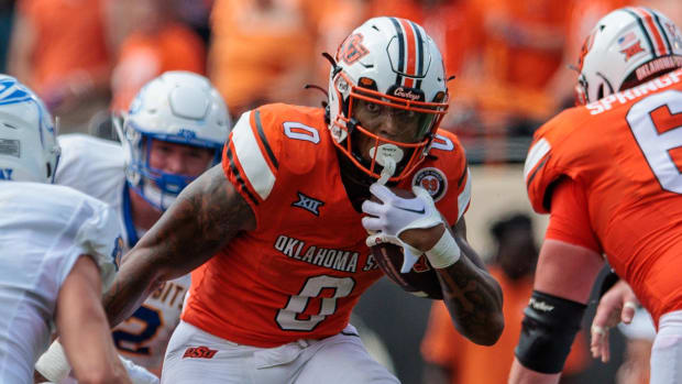 Oklahoma State running back Ollie Gordon II runs the ball during the third quarter against South Dakota.