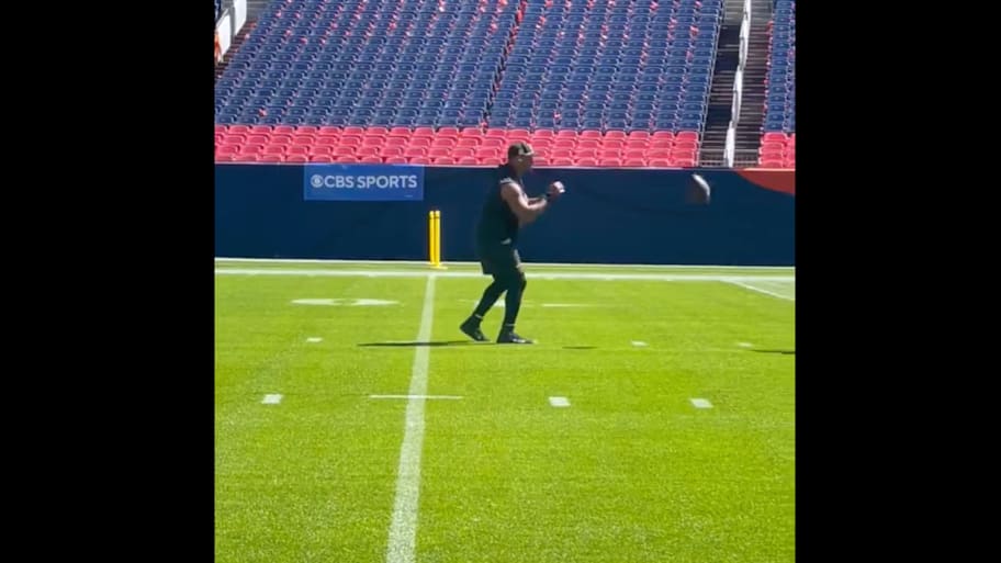 Russell Wilson warms up alone ahead of the Steelers second game of the season. | @Romi_Bean