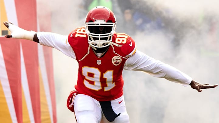Nov 20, 2016; Kansas City, MO, USA; Kansas City Chiefs outside linebacker Tamba Hali (91) running