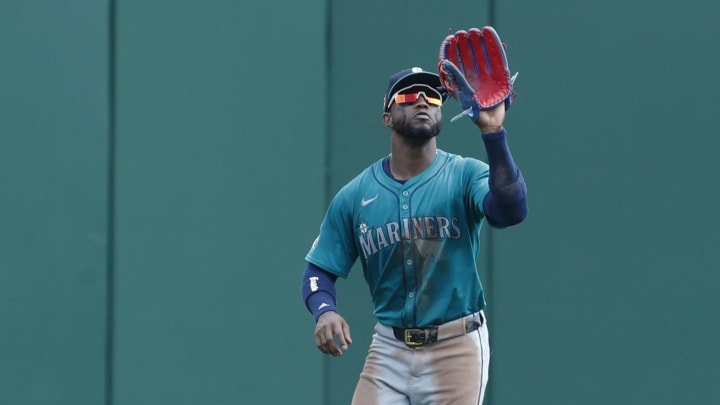 Seattle Mariners center fielder Victor Robles makes a catch against the Pittsburgh Pirates on Aug. 17 at PNC Park.