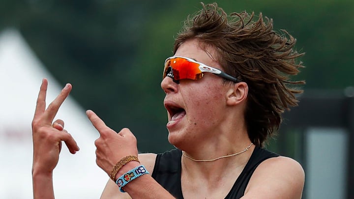 De Pere High School’s Grady Lenn holds up two fingers to signify winning his second state title during the 2025 WIAA Division 1 state track and field meet on Saturday, June 7, 2025, Tork Mason/USA TODAY NETWORK-Wisconsin De Pere High School’s Grady Lenn holds up two fingers to signify winning his second state title during the 2025 WIAA Division 1 state track and field meet on Saturday, June 7, 2025, Tork Mason/USA TODAY NETWORK-Wisconsin