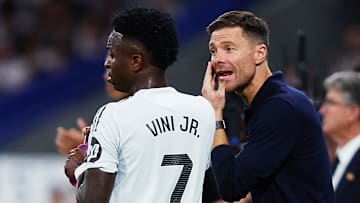 Xabi Alonso und Vinicius Junior
