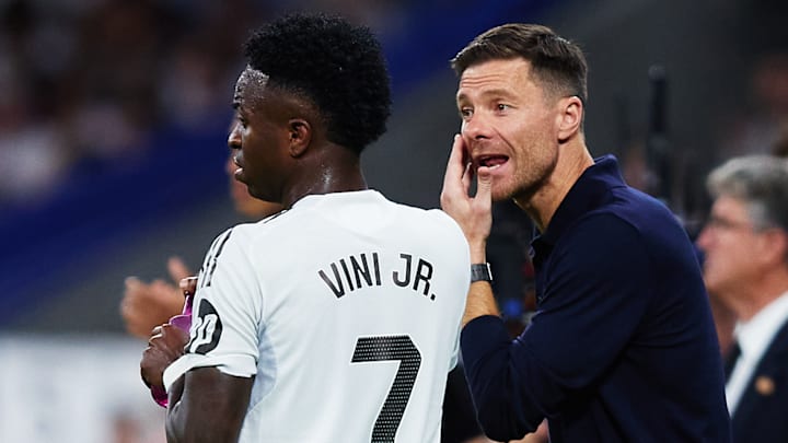 Xabi Alonso und Vinicius Junior Xabi Alonso und Vinicius Junior