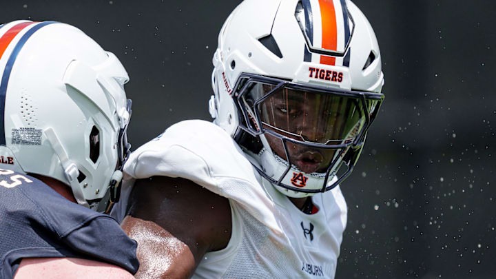 Auburn Tigers Linebacker Keyron Crawford