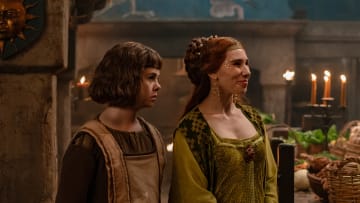 THE DECAMERON. (L to R) Saoirse-Monica Jackson as Misia, Zosia Mamet as Pampinea and Tony Hale as Sirisco in Episode 101 of The Decameron. Cr. Giulia Parmigiani/Netflix © 2023