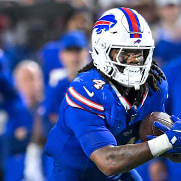 Sloppy Bills end NFL record streak lose 2 early fumbles vs Patriots