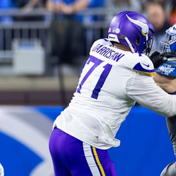 Christian Darrisaw battles Aidan Hutchinson in the 2023 season.